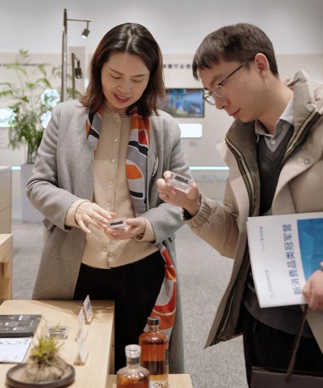 她为何在“水最深”的行业里死磕十几年AG真人中国从投行精英到深山种草人(图8)