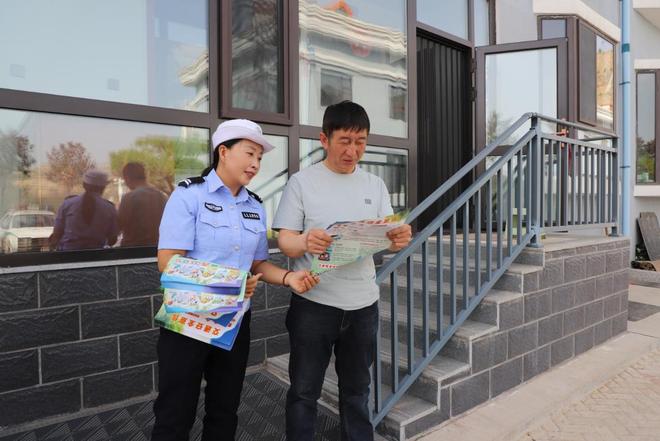 进农村 守护群众“平安路”AG真人平台中阳：交通安全