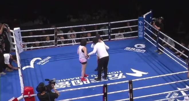 董赤赤和暴躁维嘉擂台赛拳拳到肉打满三回合AG真人百家家乐平台精彩！千万粉丝网红(图2)